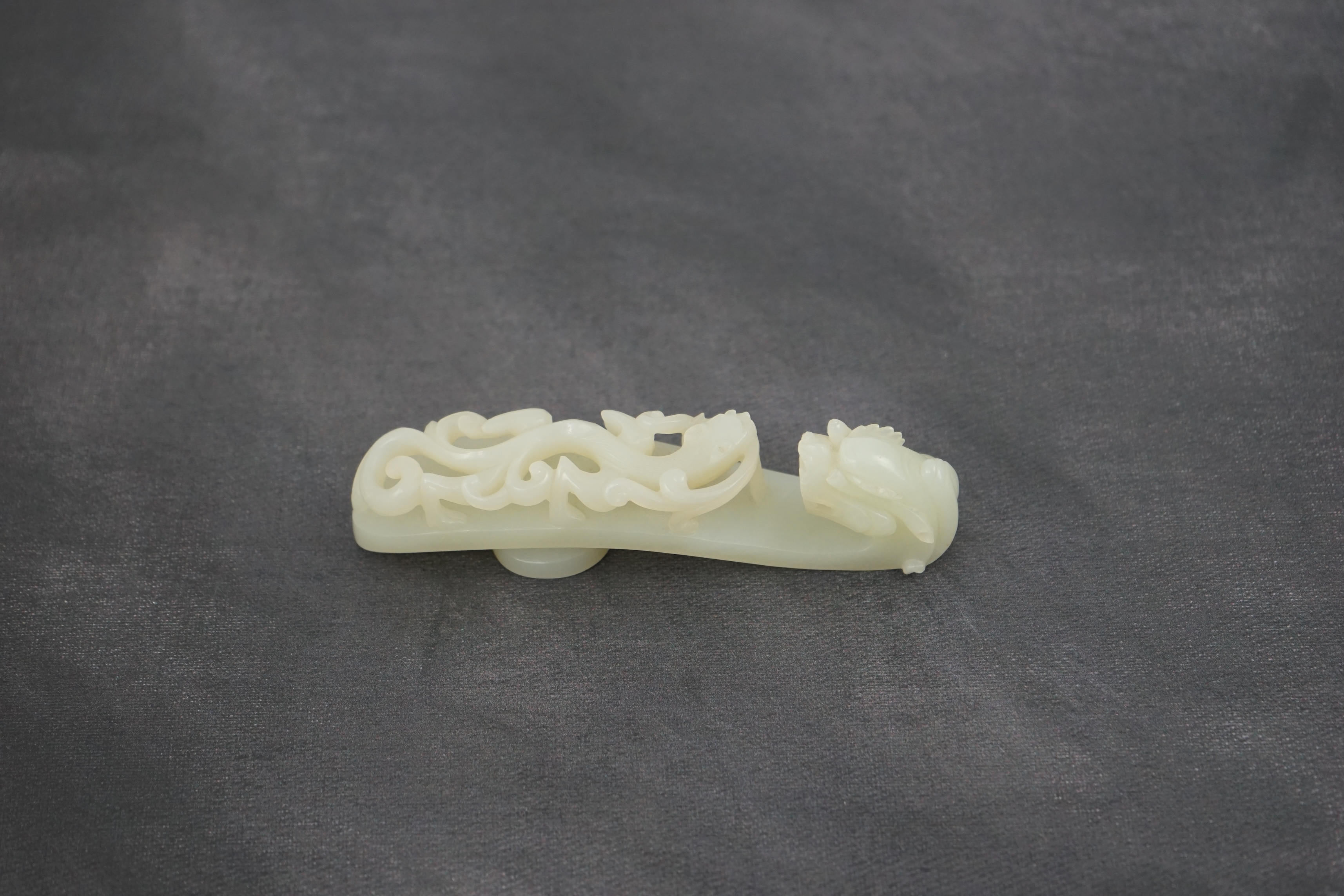 A Chinese white jade ‘dragon’ belt hook, 18th/19th century